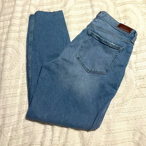 Ultra High-Rise Mom jeans - Picture 8 of 8